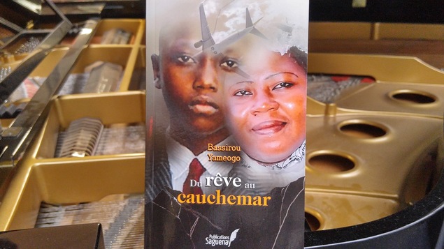le livre sur un piano
