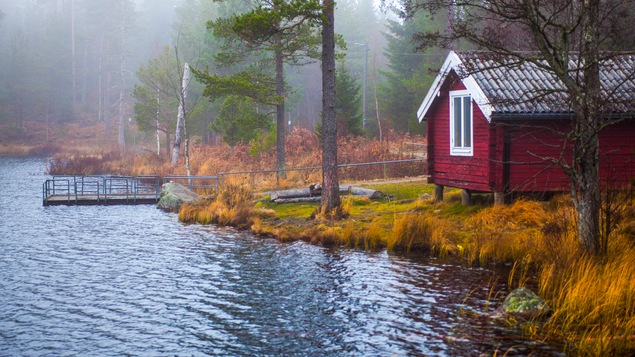 L'idée du chalet sur le bord d'un lac en fait rêver plusieurs, mais l'achat d'une résidence secondaire doit être réfléchi.