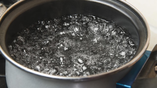 De l'eau bout.