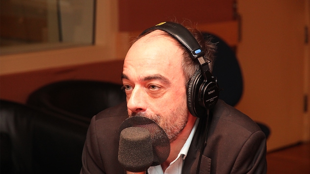 Selon Ianik Marcil, les besoins des plus pauvres face à la maladie ne sont pas comblés par l'État.