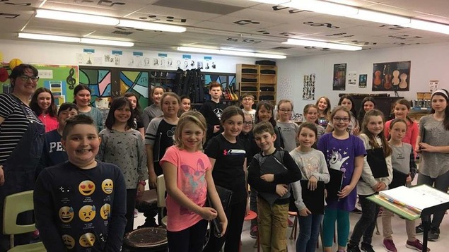 Les élèves de la chorale d'Isabelle Désy, école Camille Marcoux de Sept-Îles