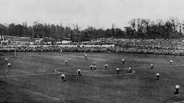 Les équipes de Tottenham Hotspur et de Sheffield United s'affrontent au Crystal Palace de Londres, le 20 avril 1901.