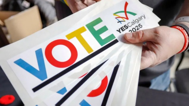 Une affiche en faveur de la candidature de Calgary pour les jeux olympiques d'hiver de 2026.