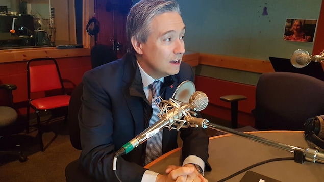 François-Philippe Champagne, ministre fédéral de l'infrastructure et des Collectivités, en studio à Radio-Canada Côte-Nord