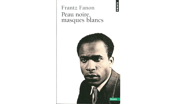 La page couverture du livre sur lequel on voirt la photo d'une homme noir.