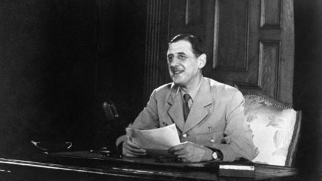 Photo d'archive, le général de Gaulle assis dans un bureau, vers 1944