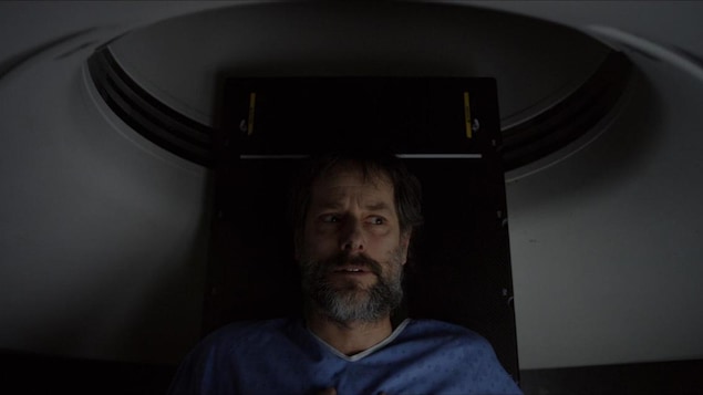 Le comédien Marc-André Coallier dans la série web Germain s'éteint.