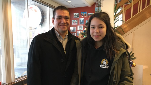 L'avocat et directeur de la société de développement économique de Uashat Mak Mani-Utenam, Ken Rock et sa fille Alyssa.