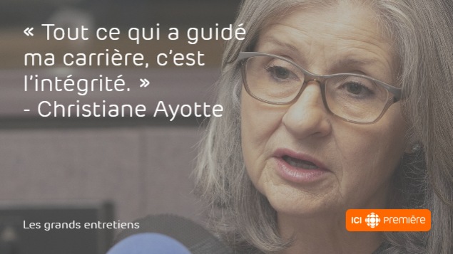 Montage du visage de Christiane Ayotte au micro de Radio-Canada, accompagné de la citation : « Tout ce qui a guidé ma carrière, c’est l’intégrité. » Montage du visage de Christiane Ayotte au micro de Radio-Canada, accompagné de la citation : « Tout ce qui a guidé ma carrière, c’est l’intégrité. »