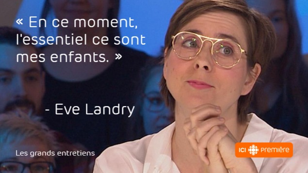 Montage du visage d’Eve Landry, accompagné de la citation : « En ce moment, l’essentiel ce sont mes enfants. » Montage du visage d’Eve Landry, accompagné de la citation : « En ce moment, l’essentiel ce sont mes enfants. »