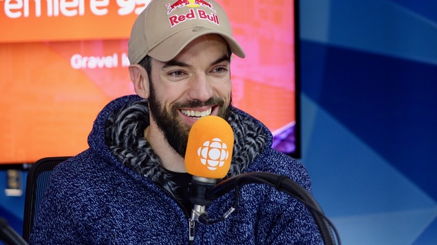 Le patineur de vitesse Charles Hamelin