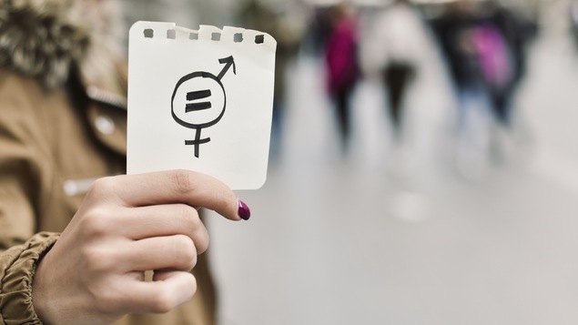 Fini les « monsieur, madame » : une question de respect, selon un avocat