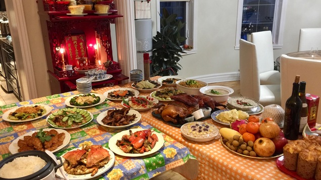 Outre un hôtel bouddhiste où les ancêtres ont une place de choix, le menu est notamment composé de pâtes, soupes, poissons, fruits de mer, champignons et fruits.
