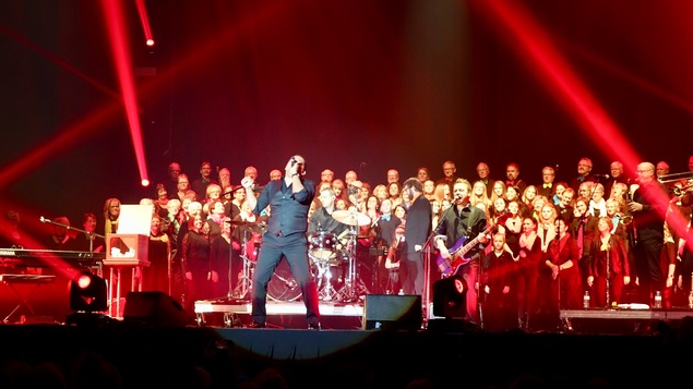 Gregory Charles et la chorale du Fleuve Saint-Jean