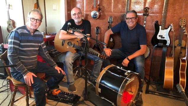 Le groupe Mysterious Trio en répétition