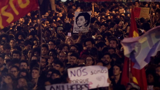 Des centaines de manifestants sont descendus dans les rues de Rio Janeiro après l'assassinat de la militante Marielle Franco.