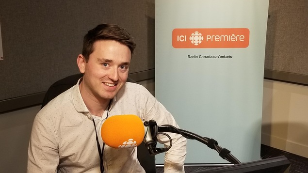 Michael Norris aux studios d'ICI Toronto.