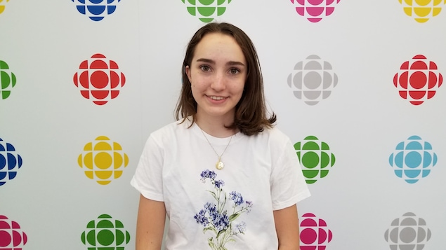 Natasha Pelletier aux studios d'ICI Toronto.