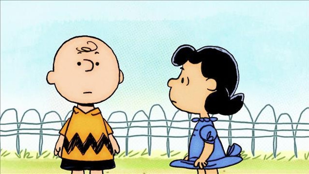 Charlie Brown et Lucy discutent.