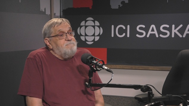 Laurier Gareau dans le studio de Point du jour