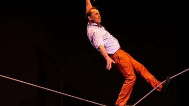 Espièglerie, de Jamie Adkins, avec Jamie Adkins et Julie Houle, au Théâtre Simone Signoret à Conflans-Sainte-Honorine, en ouverture du Festival Les Francos, le 28 mars 2019. ©Joseph Banderet