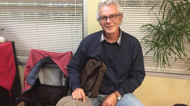 Gérard Payeur dans les locaux de Radio-Canada à Hearst