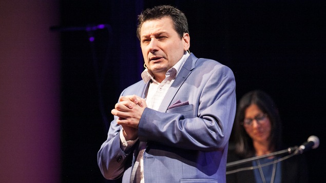 Jean Sébastien Goulet discute