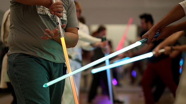 Des fans de Star Wars s'entraînent à devenir des bons « Jedis ».