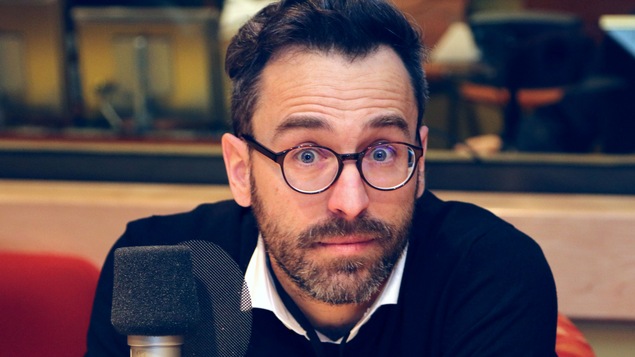 Jonathan Roberge, titulaire de la Chaire de recherche du Canada sur les nouveaux environnements numériques et l'intermédiation culturelle, dans le studio 18 de Radio-Canada