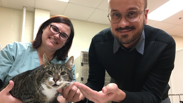 Paulo Steagall, professeur à la Faculté de médecine vétérinaire de l’Université de Montréal et Marina Cayetano Evangelista, étudiante au doctorat.