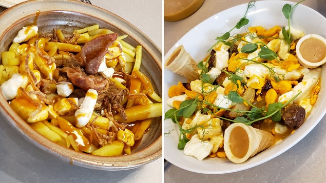 Les poutines sont en présentation sur la table.