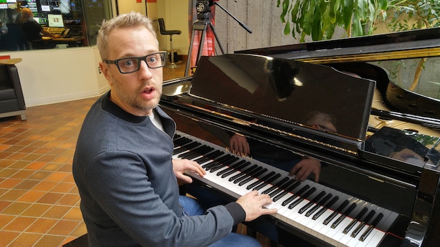Martin Perizzolo surpris au piano