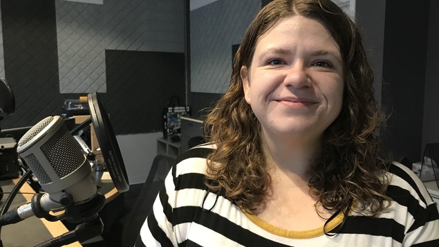 L'artiste de Sturgeon Falls, Anyse Ducharme, en studio