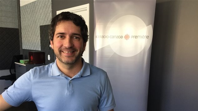Daniel Barrette dans les studios de Radio-Canada à Sudbury Daniel Barrette dans les studios de Radio-Canada à Sudbury