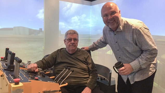 Tom White et Hugh Kruzel dans un des simulateurs de NORCAT