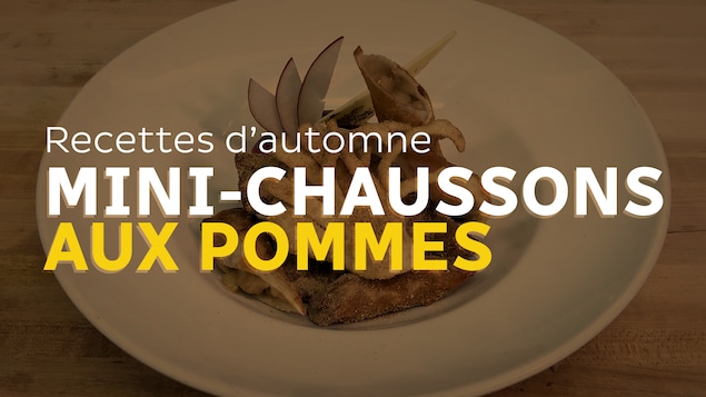 Les mini-chaussons aux pommes sont un parfait dessert du temps des Fêtes.