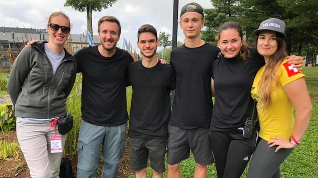 Un groupe de bénévoles au Championnats du monde de vélo de montagne