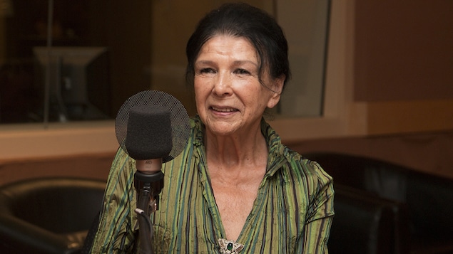 La cinéaste Alanis Obomsawin lors d'une entrevue accordée à Catherine Perrin, le 2 octobre 2017.