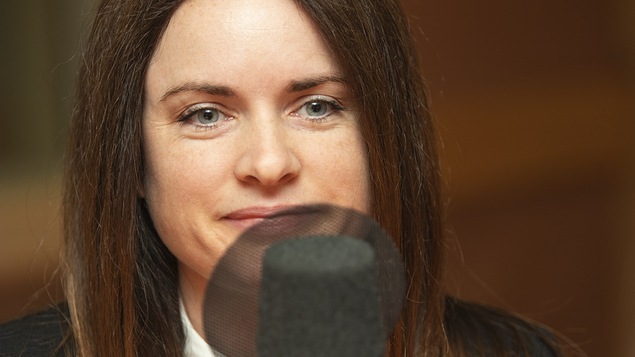 Milaine Alarie au micro de Catherine Perrin.
