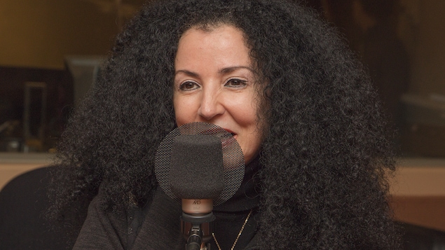 Rachida Azdouz au micro de Catherine Perrin