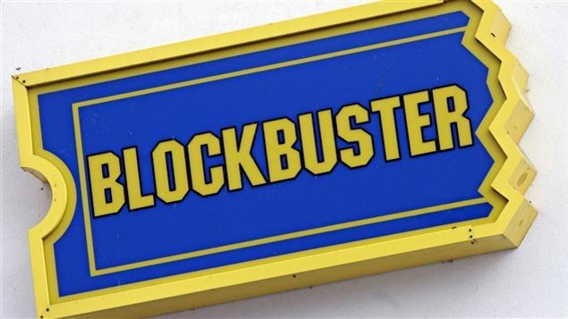 Enseigne d'un club de location vidéo Blockbuster.