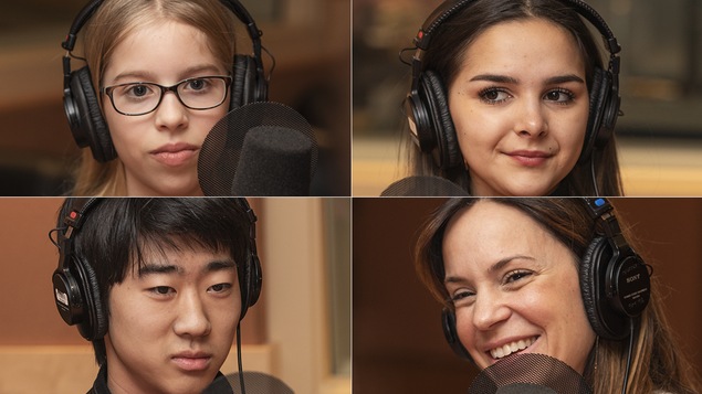 Camille Charbonneau, Lola Lafrance-Oliveras, Shô Araki et Geneviève Guérard au micro de Catherine Perrin.