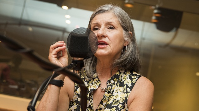 Christiane Ayotte au micro de Catherine Perrin