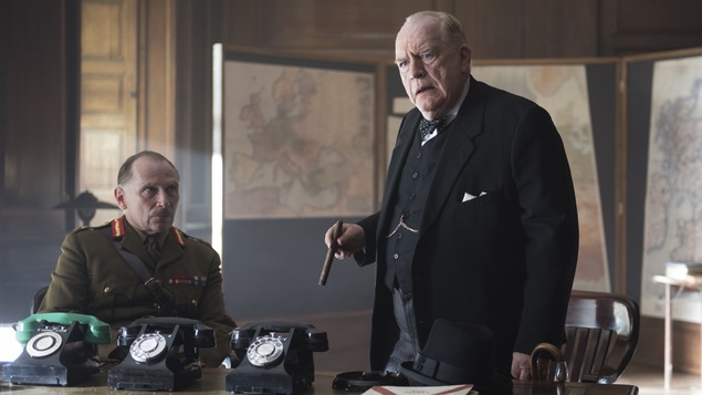 Danny Webb et Brian Cox dans le film <i>Churchill</i>, de Jonathan Teplitzky