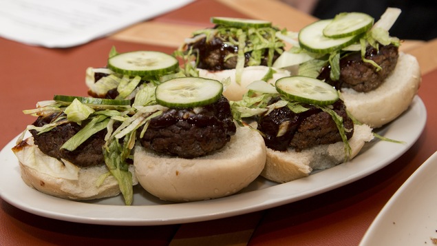Les petits burgers de Lorraine Pagé, sur le thème du café
