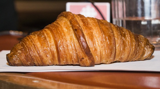 Le croissant idéal selon Lesley Chesterman : croustillant à l'intérieur, moelleux à l'intérieur et plus salé que sucré