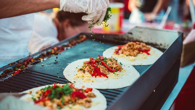 La cuisine de rue est de plus en plus populaire dans les pays occidentaux.