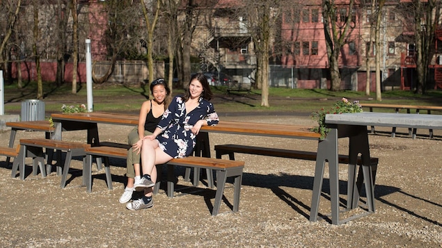 Deux des conceptrices de la « table du partage », Isabelle Vo et Émilie Proulx