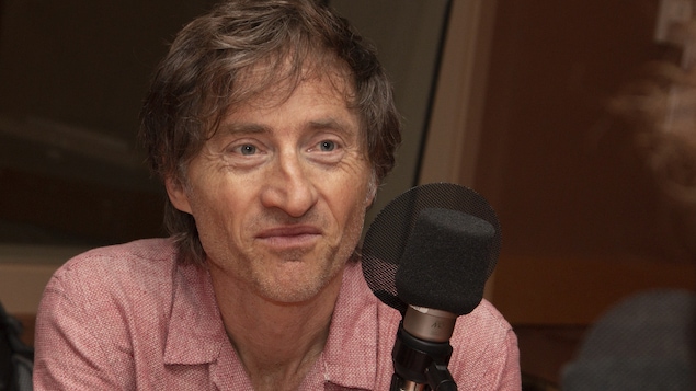 Emmanuel Bilodeau répond aux questions de Catherine Perrin au studio 18 de Radio-Canada, à Montréal, le 27 août 2018.
