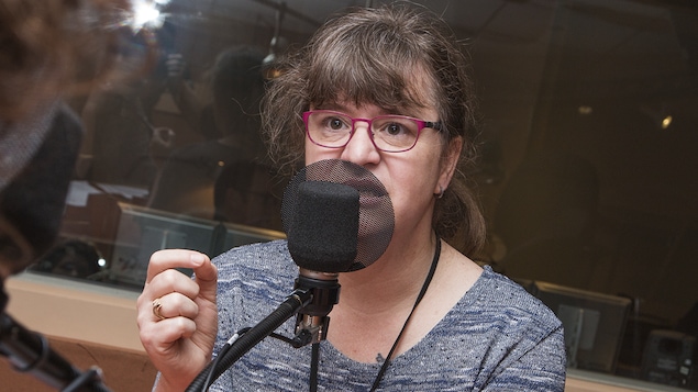 Gabrielle Bouchard au micro de Catherine Perrin